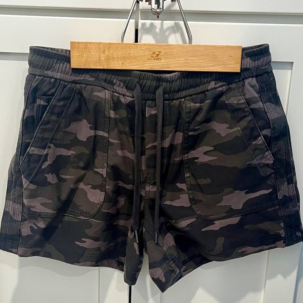 Athleta Farallon Camo Shorts Size 6T
